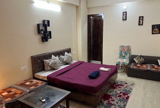 Luxurious 1BHK Apt in Hills | Parking Lift Kitchen