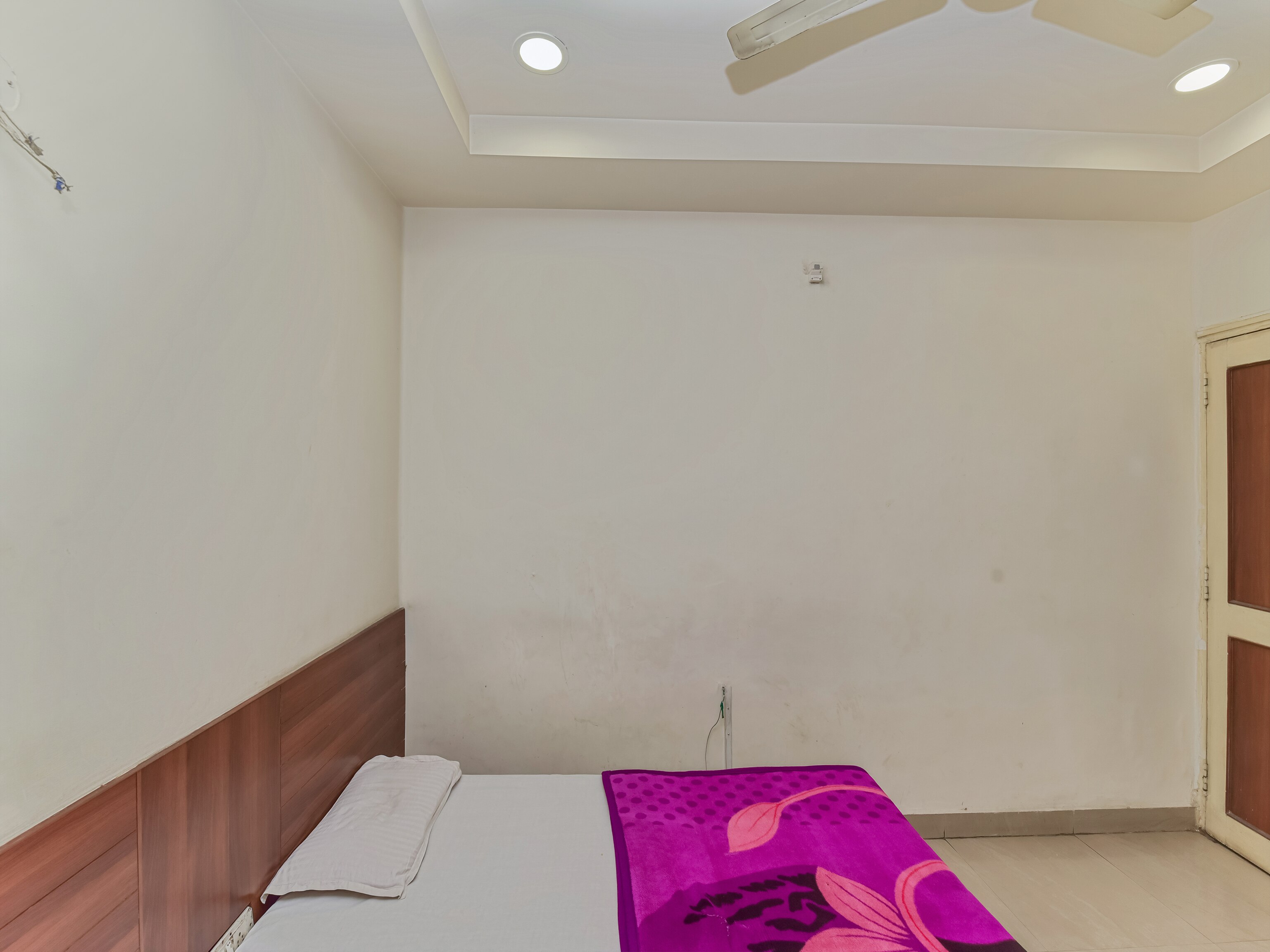 Hotel Richa - Tap to explore photos