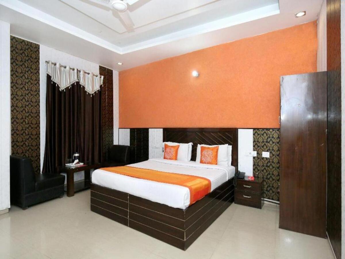 Hotel Preet - Tap to explore photos