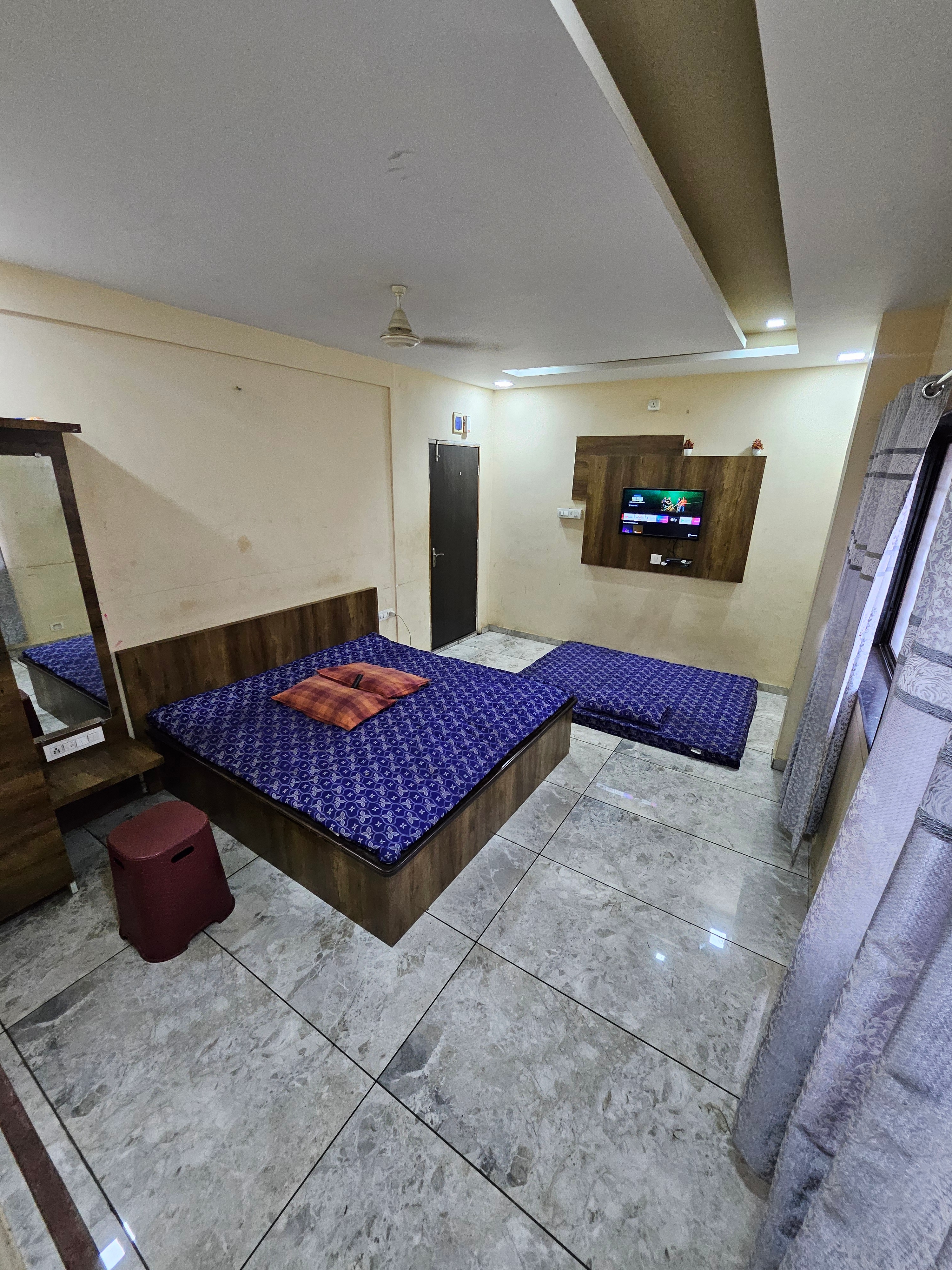 Hotel Sachin Executive Lodging 3