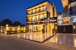 Hotel Warm Welcome Inn 26 - Near Sector 18 Metro Noida, Noida