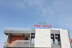 PINEWOOD HOTEL & ROOMS, Chotila