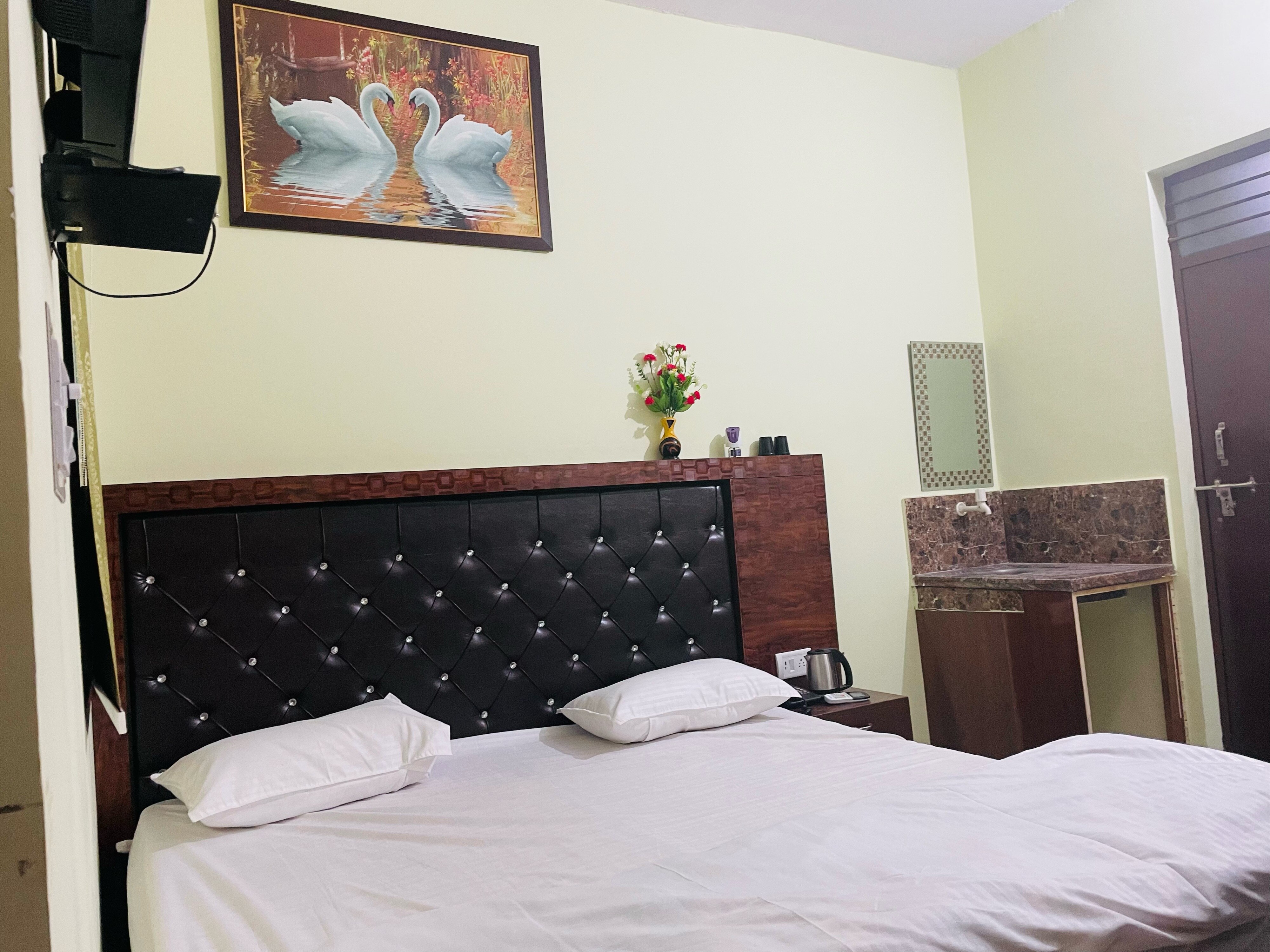 DORATA PG AND GUESTHOUSE - Tap to explore photos