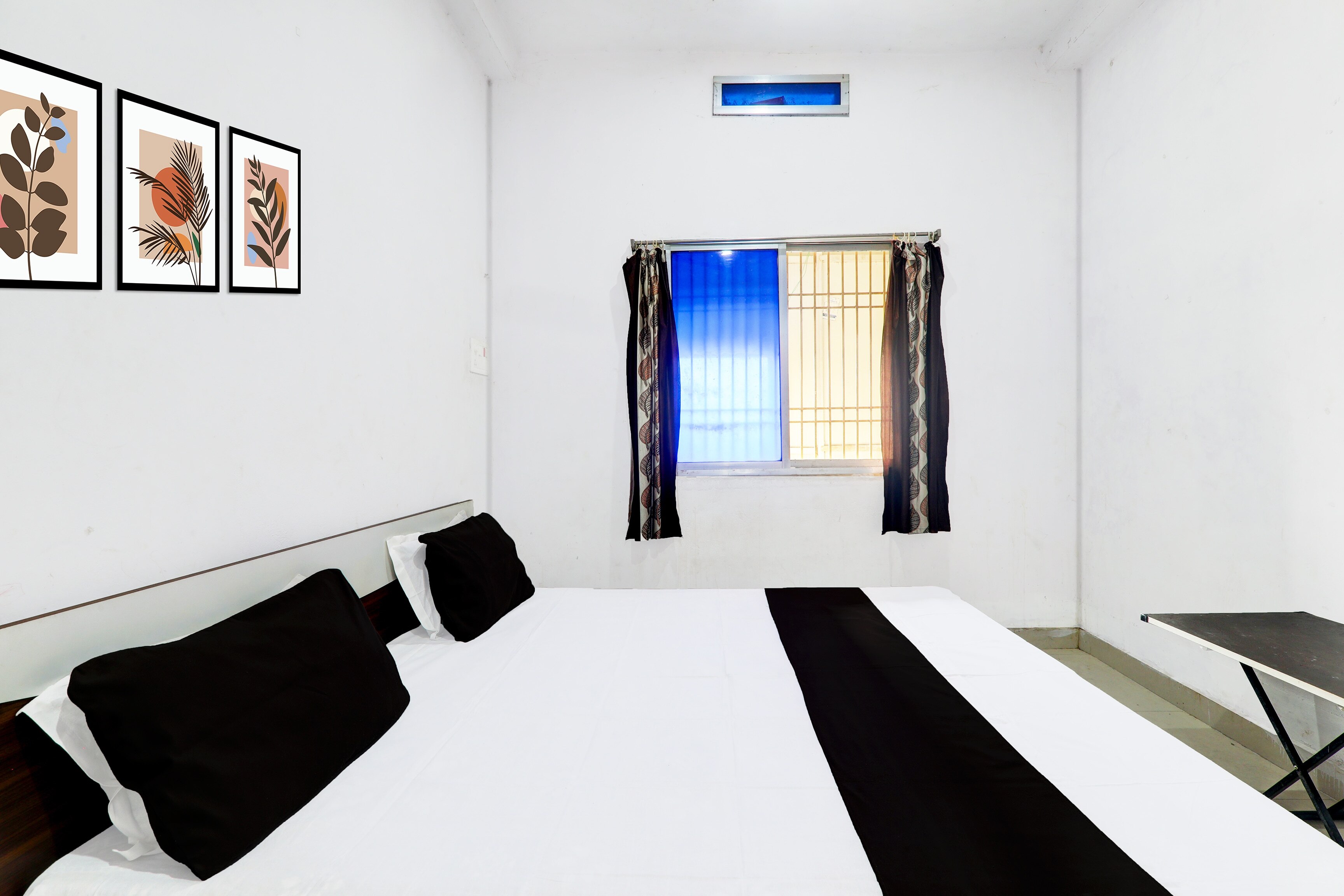 Hotel O Baba Near Mount Litera School - Tap to explore photos