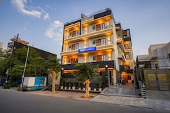 FabHotel Divine & Banquet, Noida