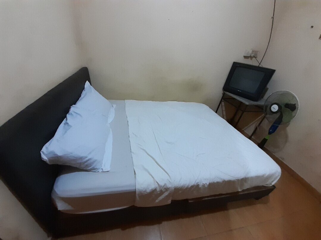 SPOT ON 93428 Pinus Jaya Syariah - Tap to explore photos