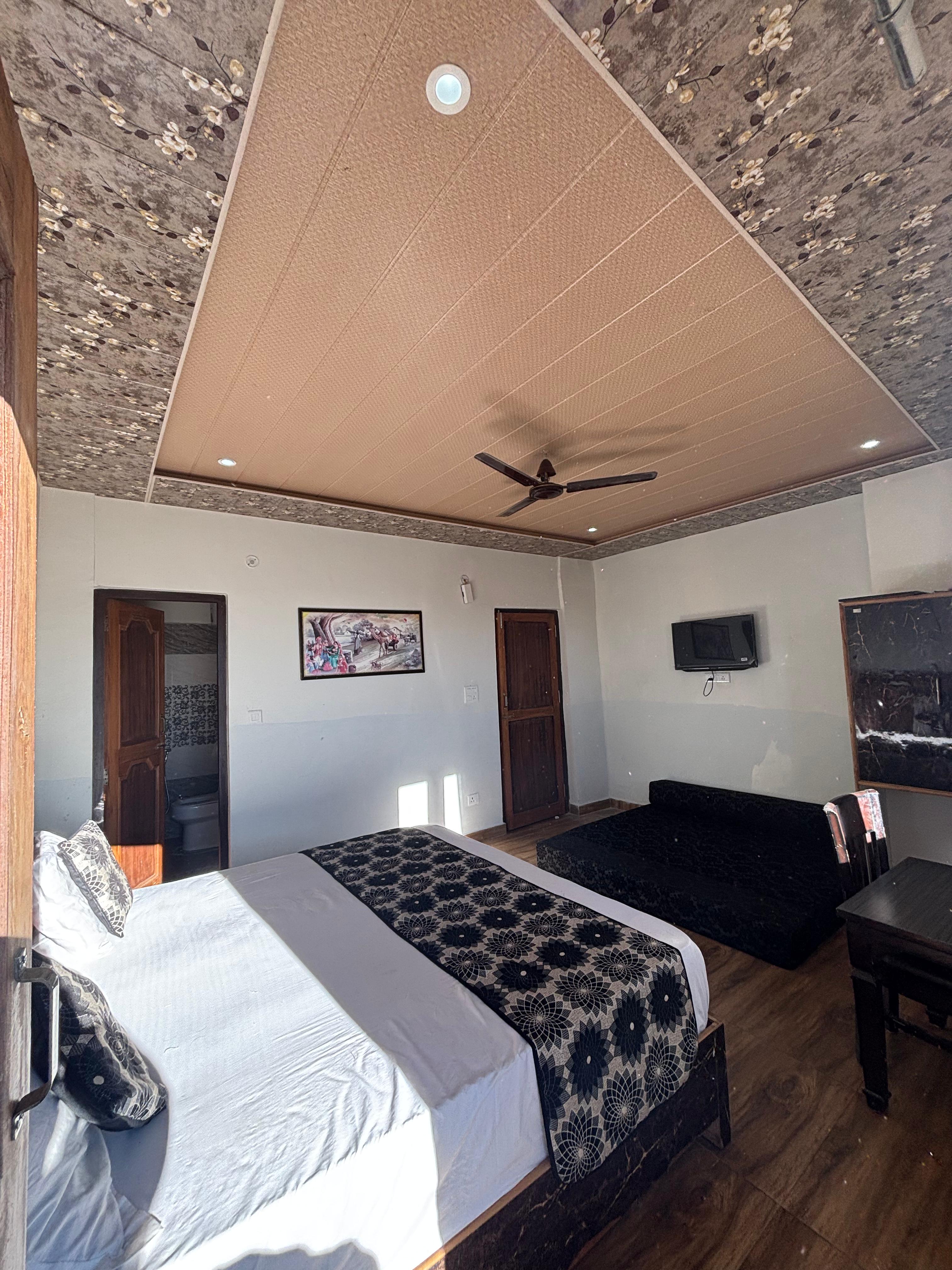 Baakhli Guest House - Tap to explore photos