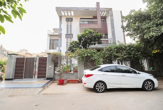 Hotel O R R Residency