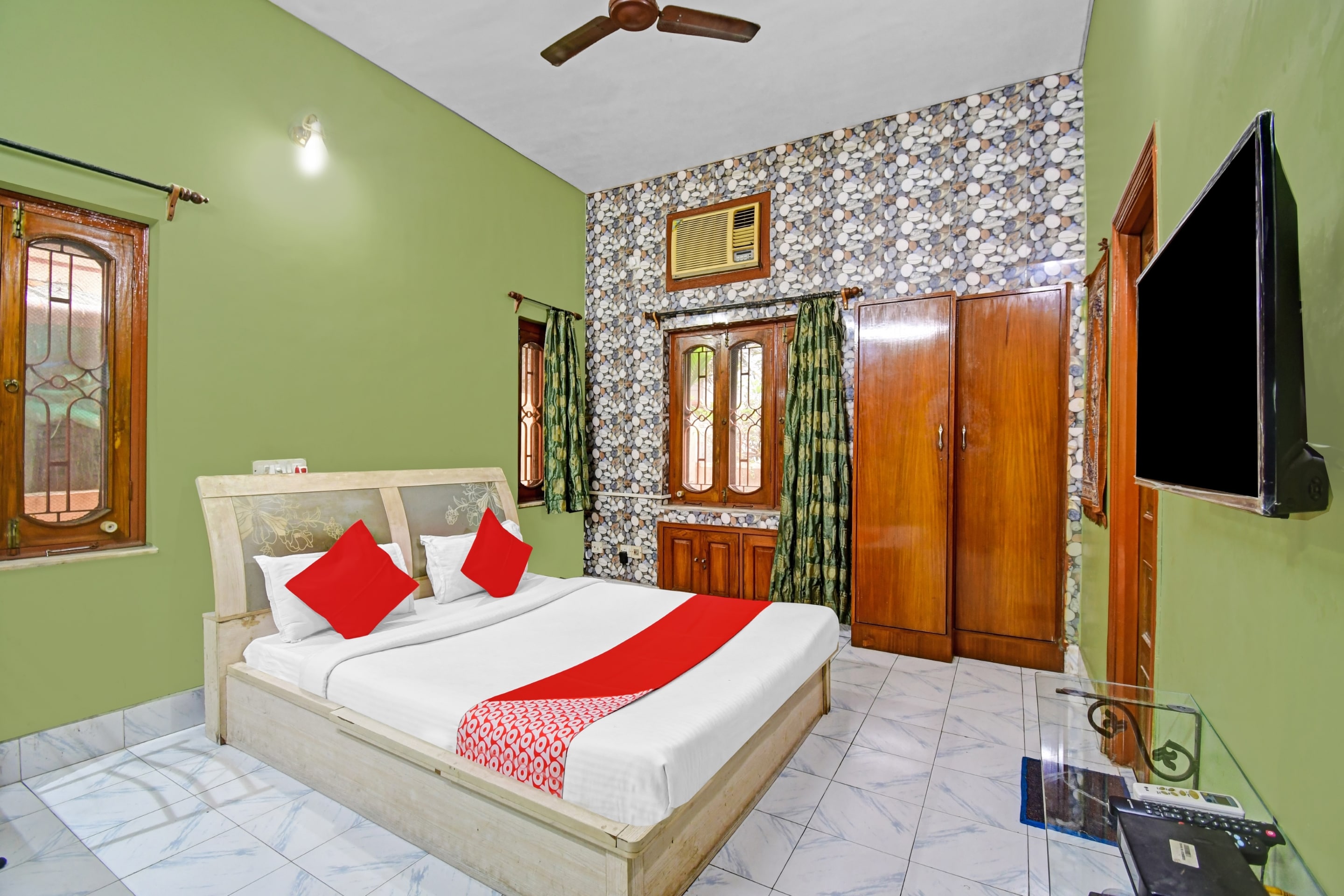 Hotel O Vicky Guest House - Tap to explore photos