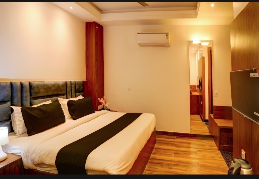 Hotel Swarn Bhoomi - Tap to explore photos