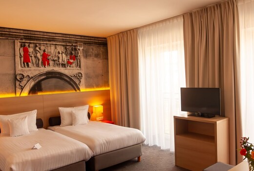 feel like home near Delhi Airport