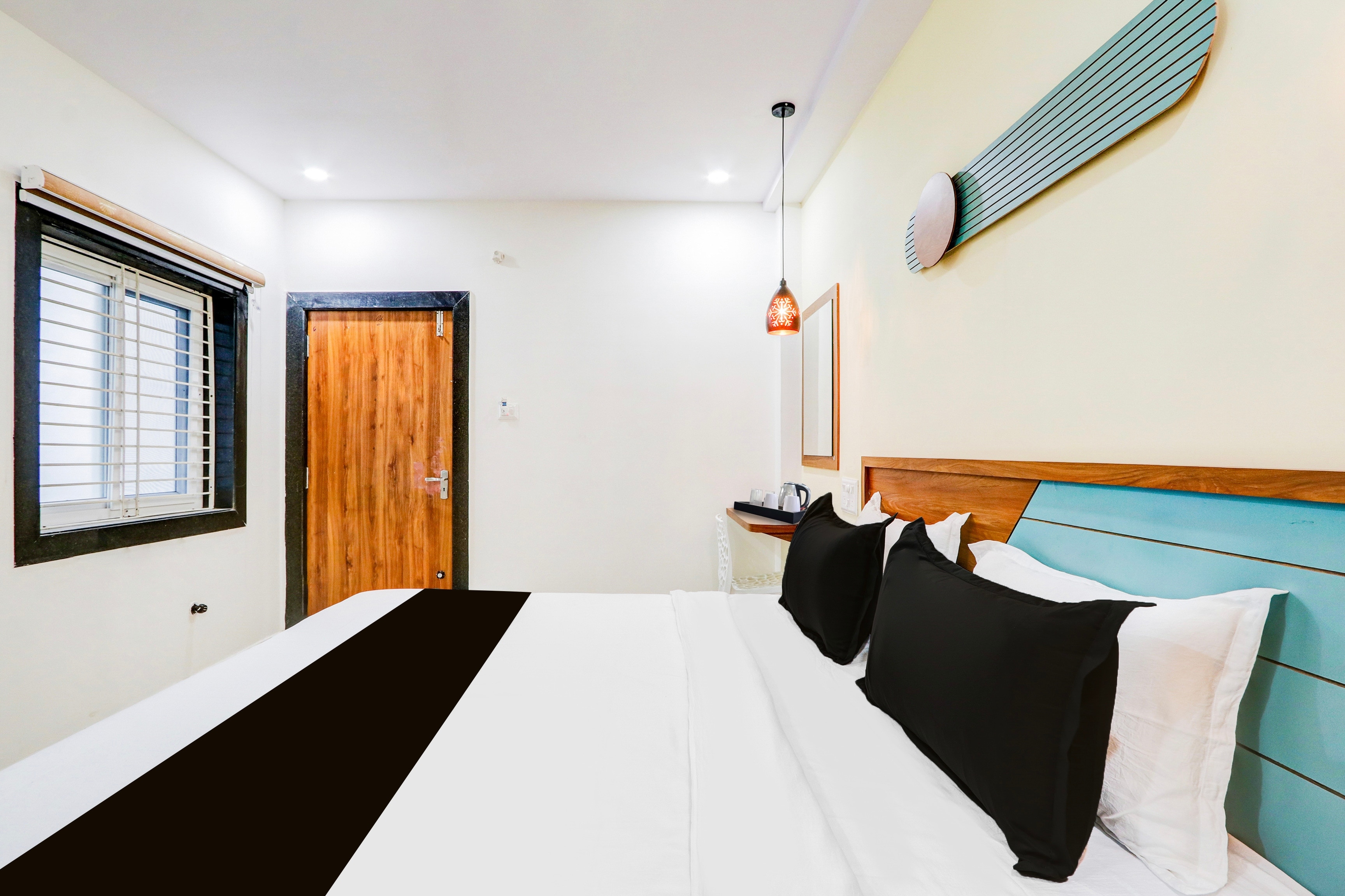 Super Townhouse Rajahmundry - Tap to explore photos
