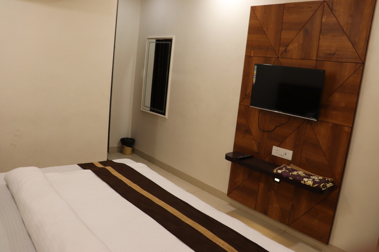 Hotel Sagar Inn - Tap to explore photos