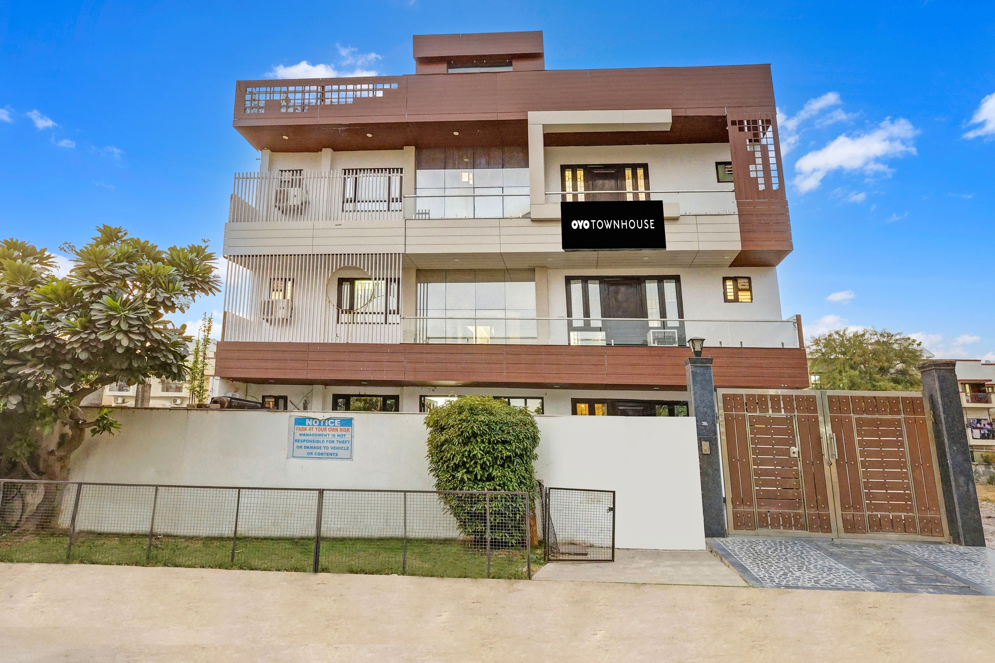 Super Townhouse Mayfield Garden Nearby Golf course road - Tap to explore photos