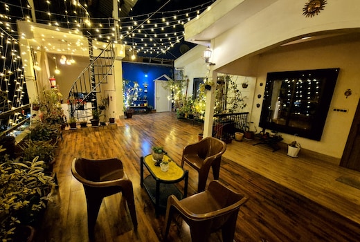 Pinks Homestay With Private Kitchen | 2.5Km From Health City