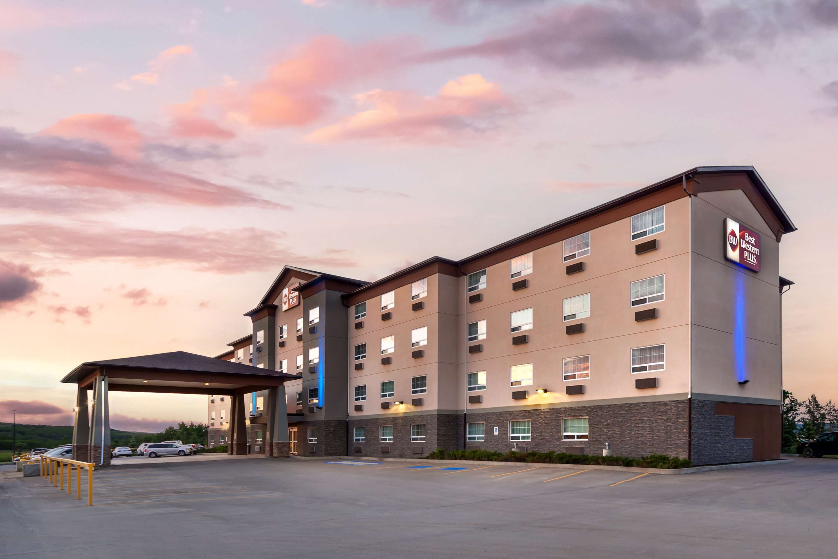 Best Western Plus Peace River Hotel & Suites - Tap to explore photos