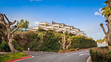 Best Western Encinitas Inn & Suites at Moonlight Beach - Tap to explore photos