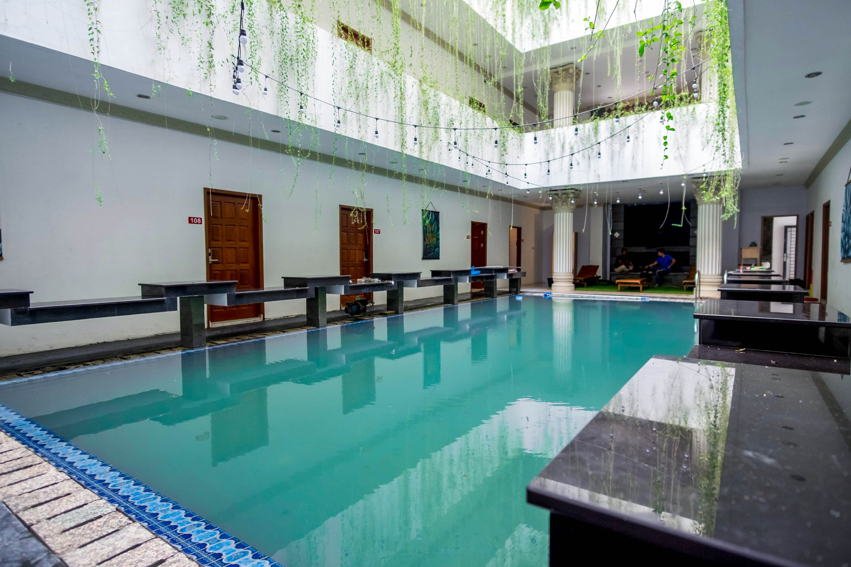Super OYO Capital O 293 Mutiara Hijau Suites Syariah - Tap to explore photos