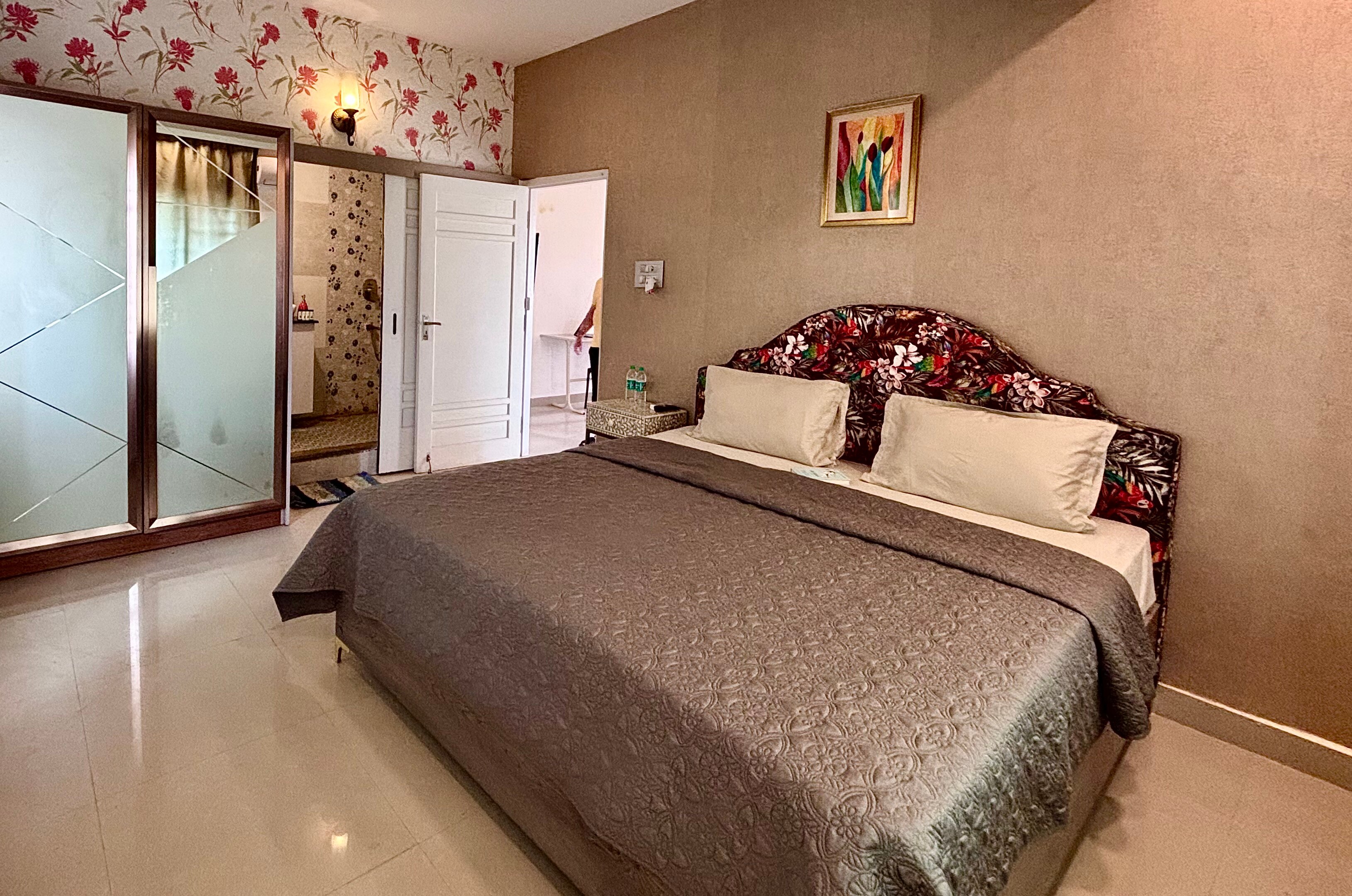 Utsav Boutique Stay 1BHK Apartment - Tap to explore photos