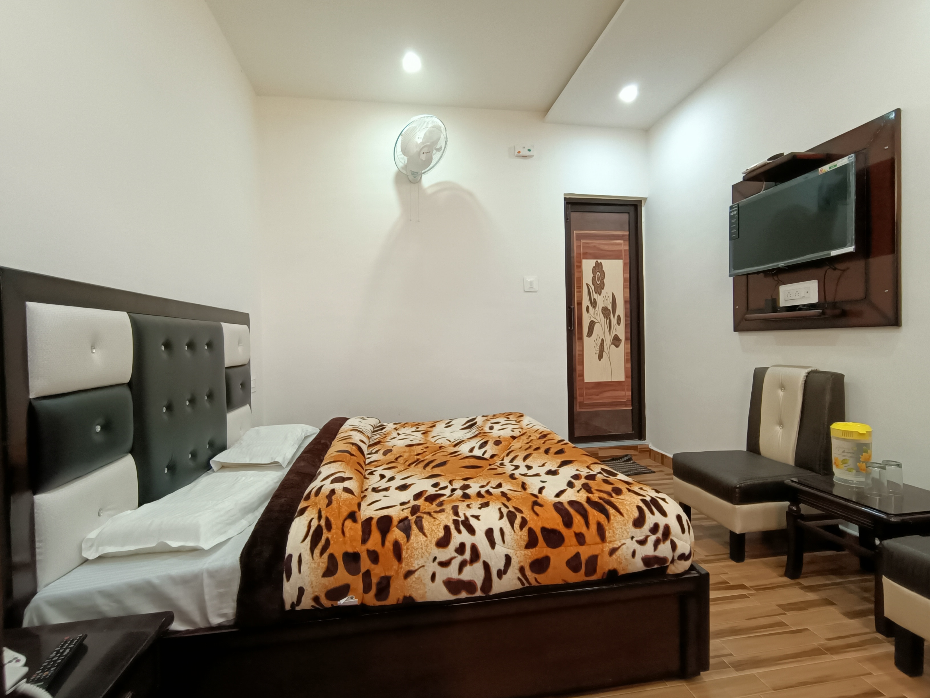 Hotel Anmol - Tap to explore photos