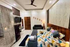 Kairav- Expensive Studio Medanta Hospital Sec 39, Gurgaon