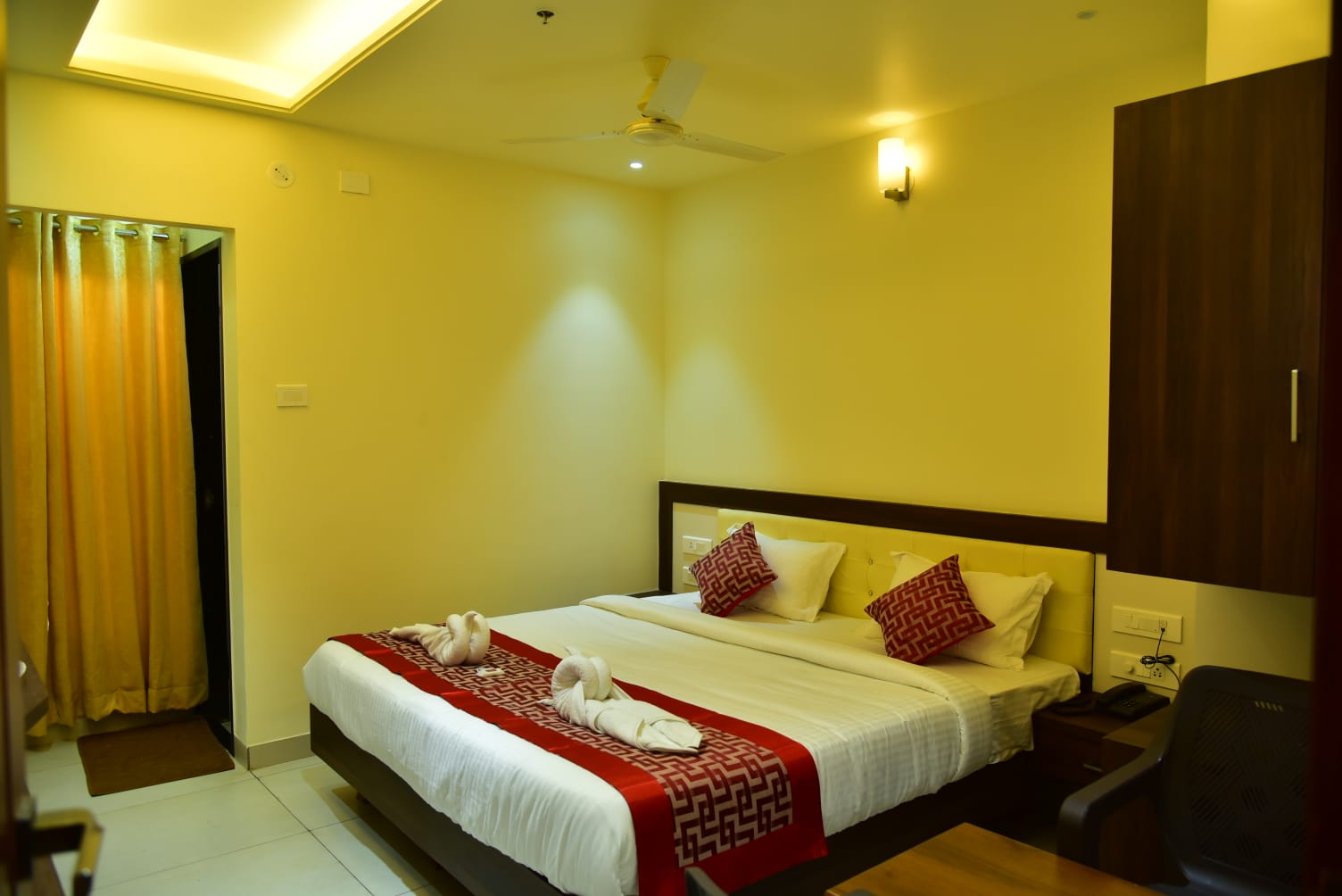 Grand Akshay Hotel and AC Lodge - Tap to explore photos