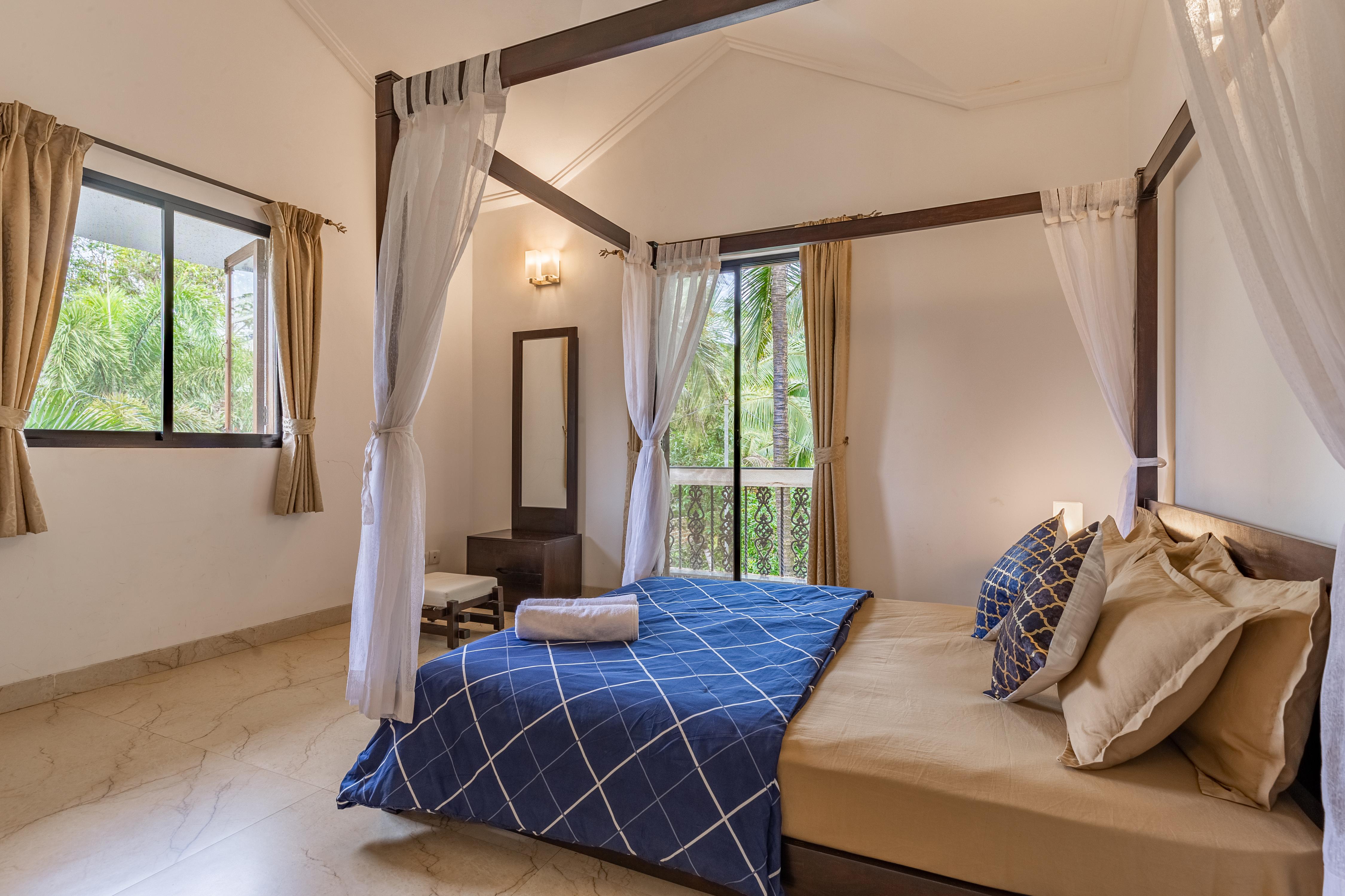 New Luxuryy Duplex villa with pool in Siolim - Tap to explore photos