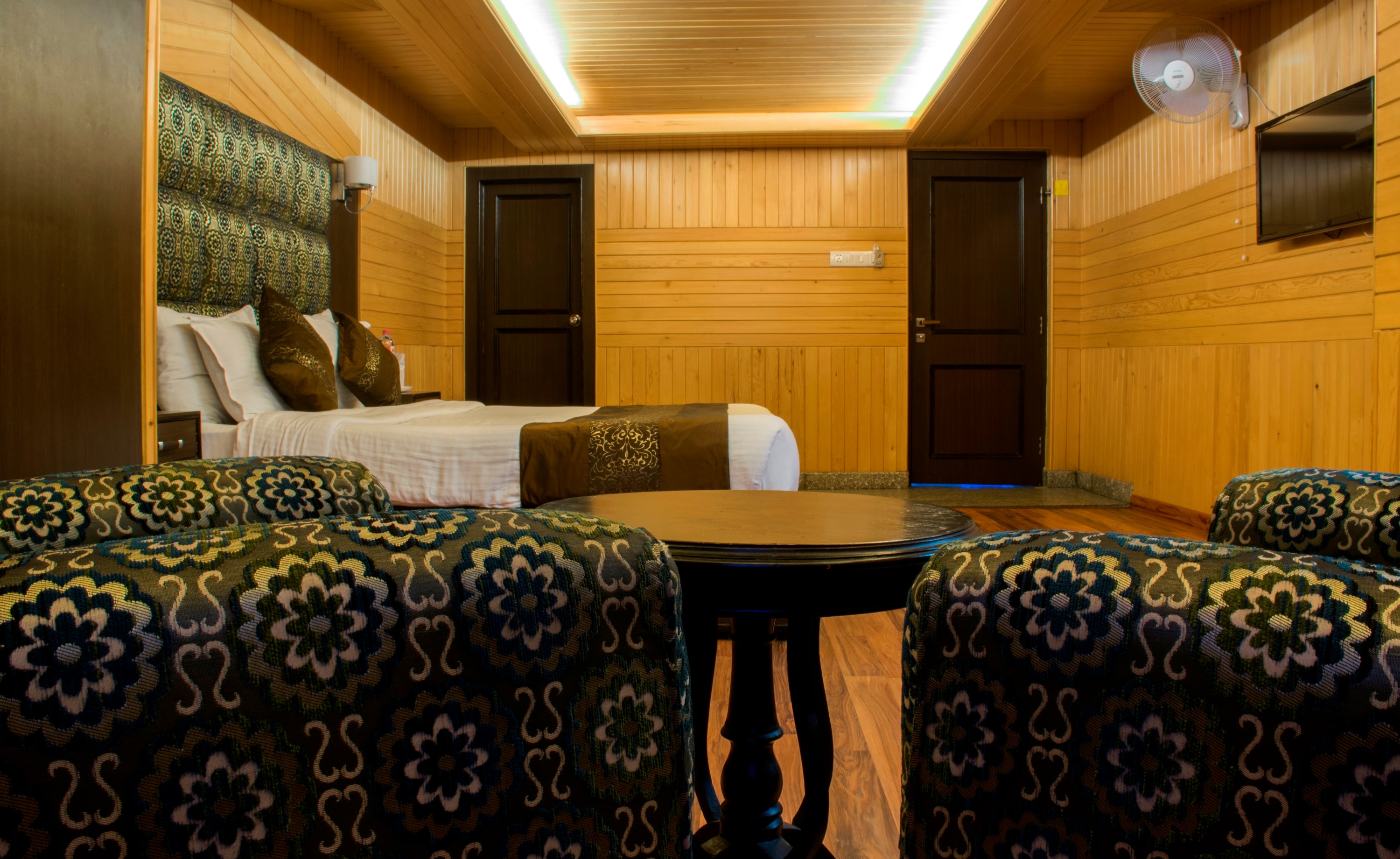 Hotel PACIFIC - A Boutique Hotel nearby Dal Lake - Tap to explore photos