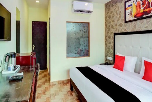 Spacious 3 Deluxe Bed Room with Pool
