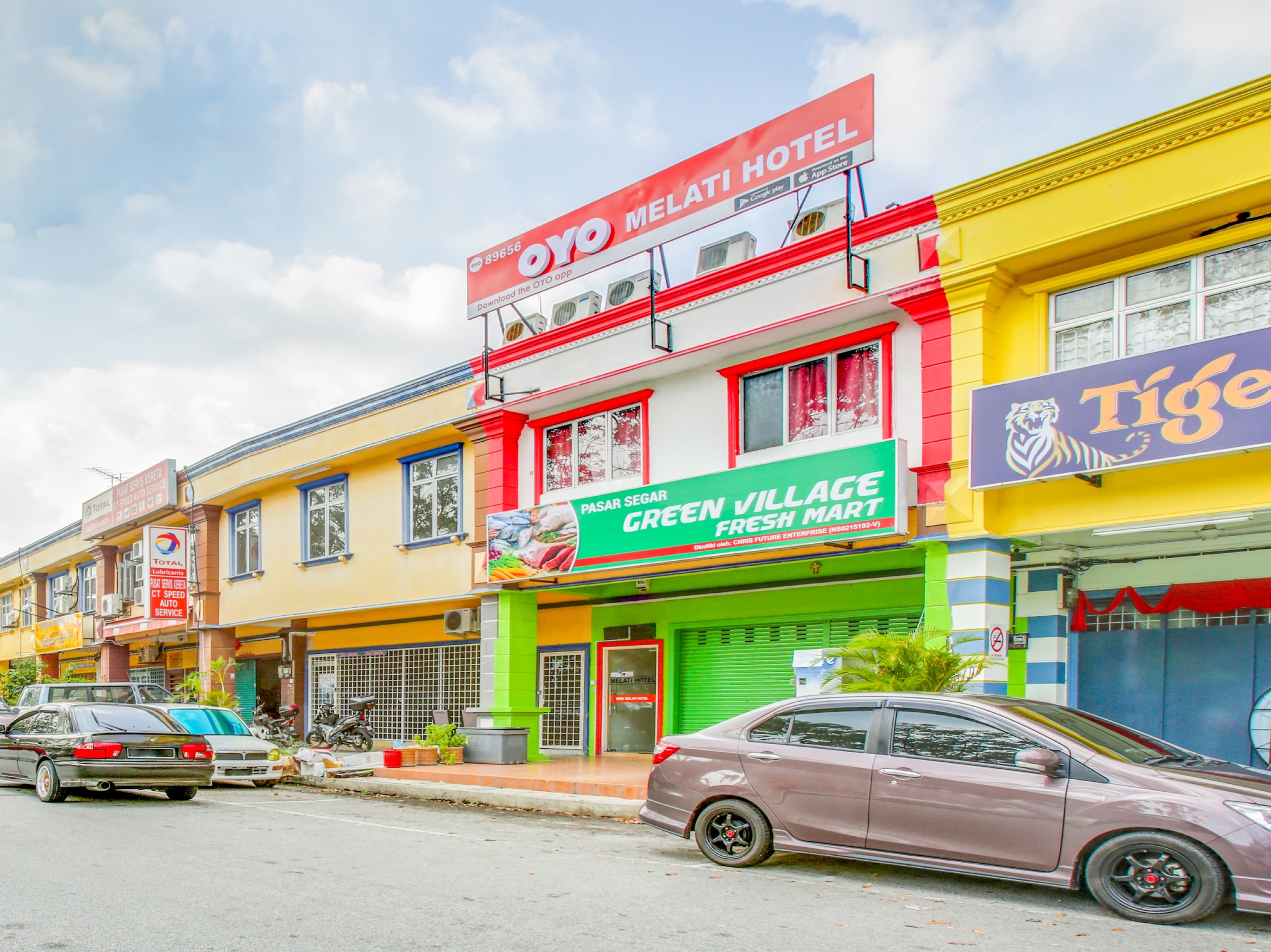 OYO 89656 Melati Hotel Nilai - Tap to explore photos