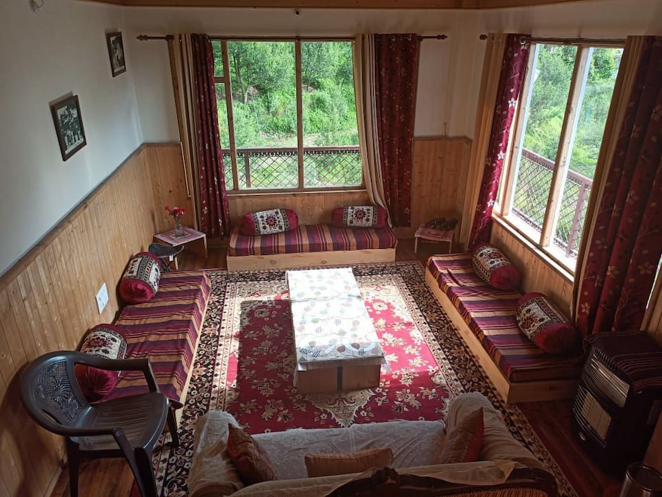 2 BHK - Full Floor near Fagu Kufri - Tap to explore photos