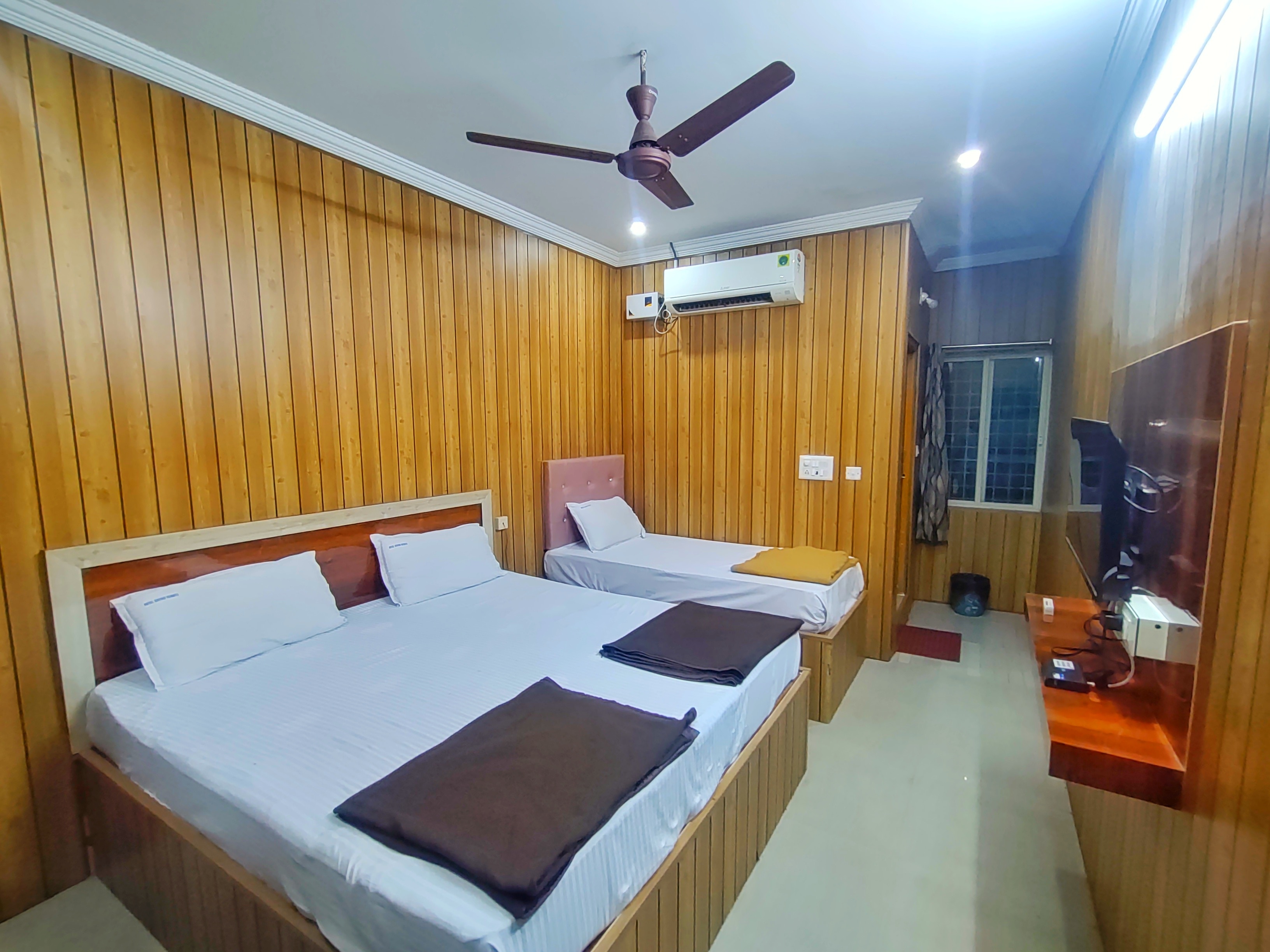 Hotel Govind Heights - Tap to explore photos