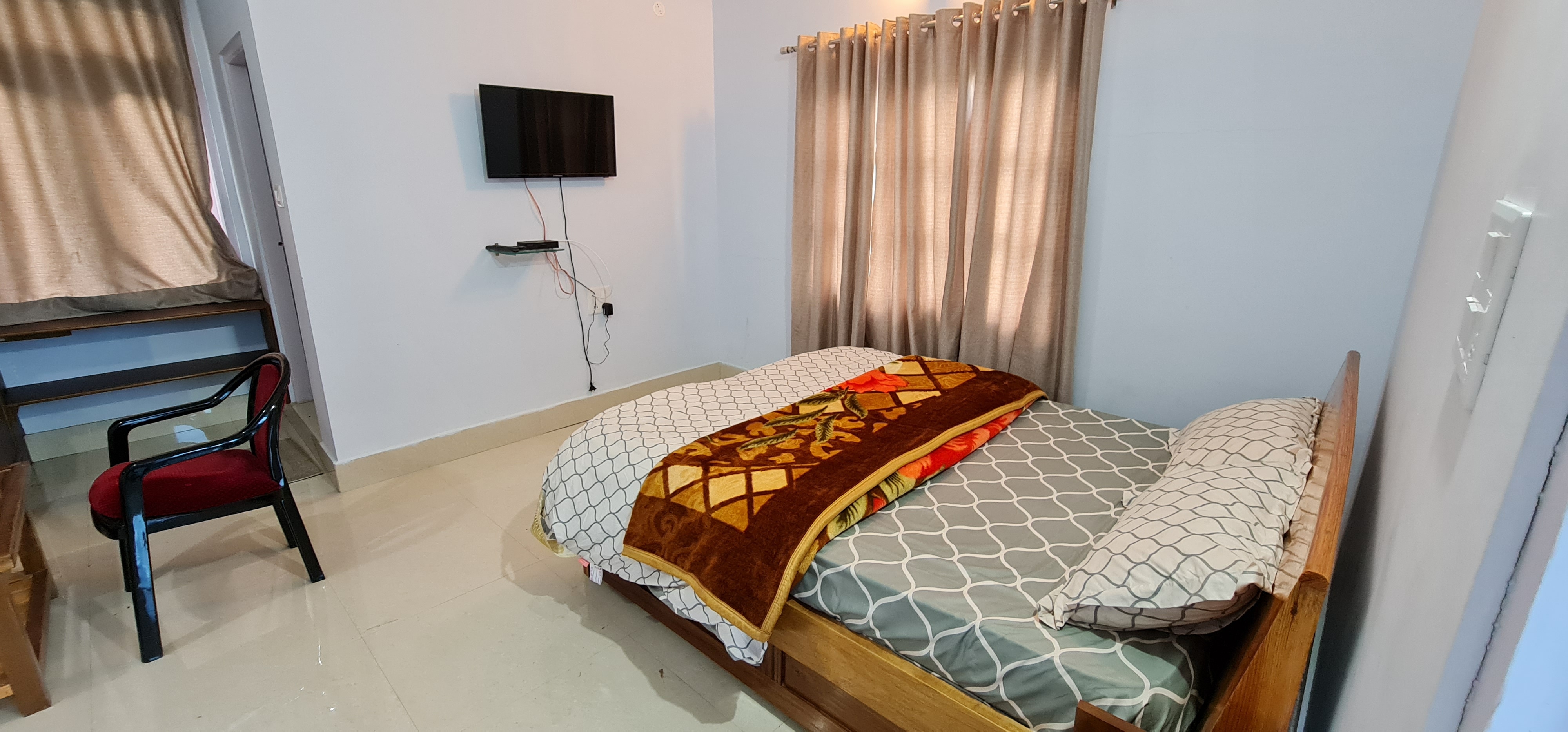 Dewa Elegance | Rooms in a Homestay - Tap to explore photos