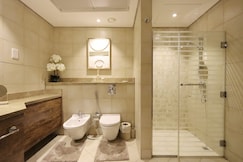 ELIVAAS Curated 2B Stunner with Iconic Ain Dubai View, Dubai