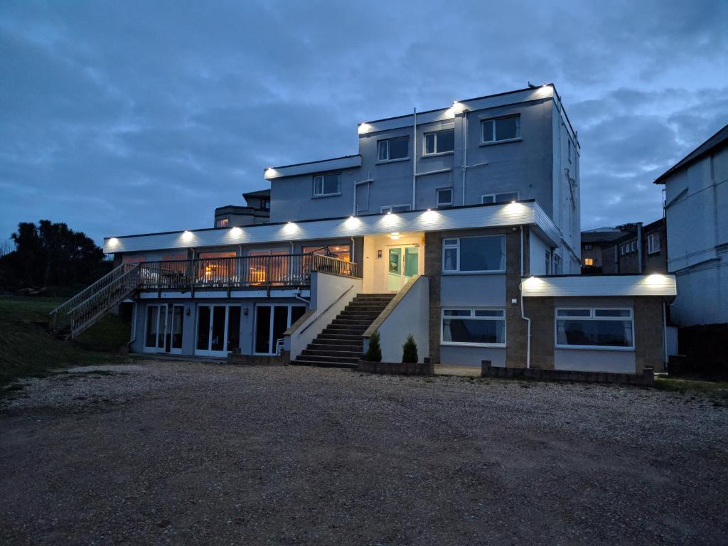 OYO Mayfair Hotel - Isle Of Wight - Tap to explore photos