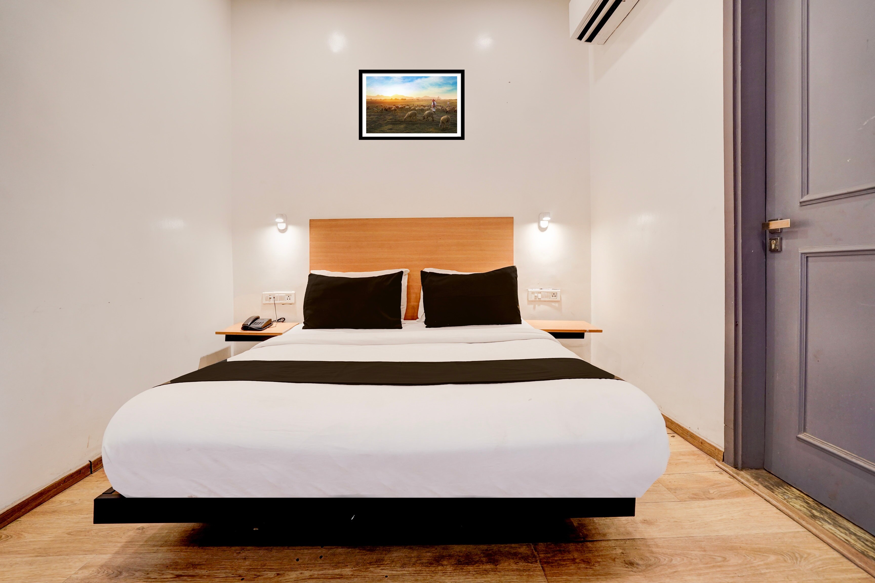 Super Hotel O Britania Chowk - Tap to explore photos