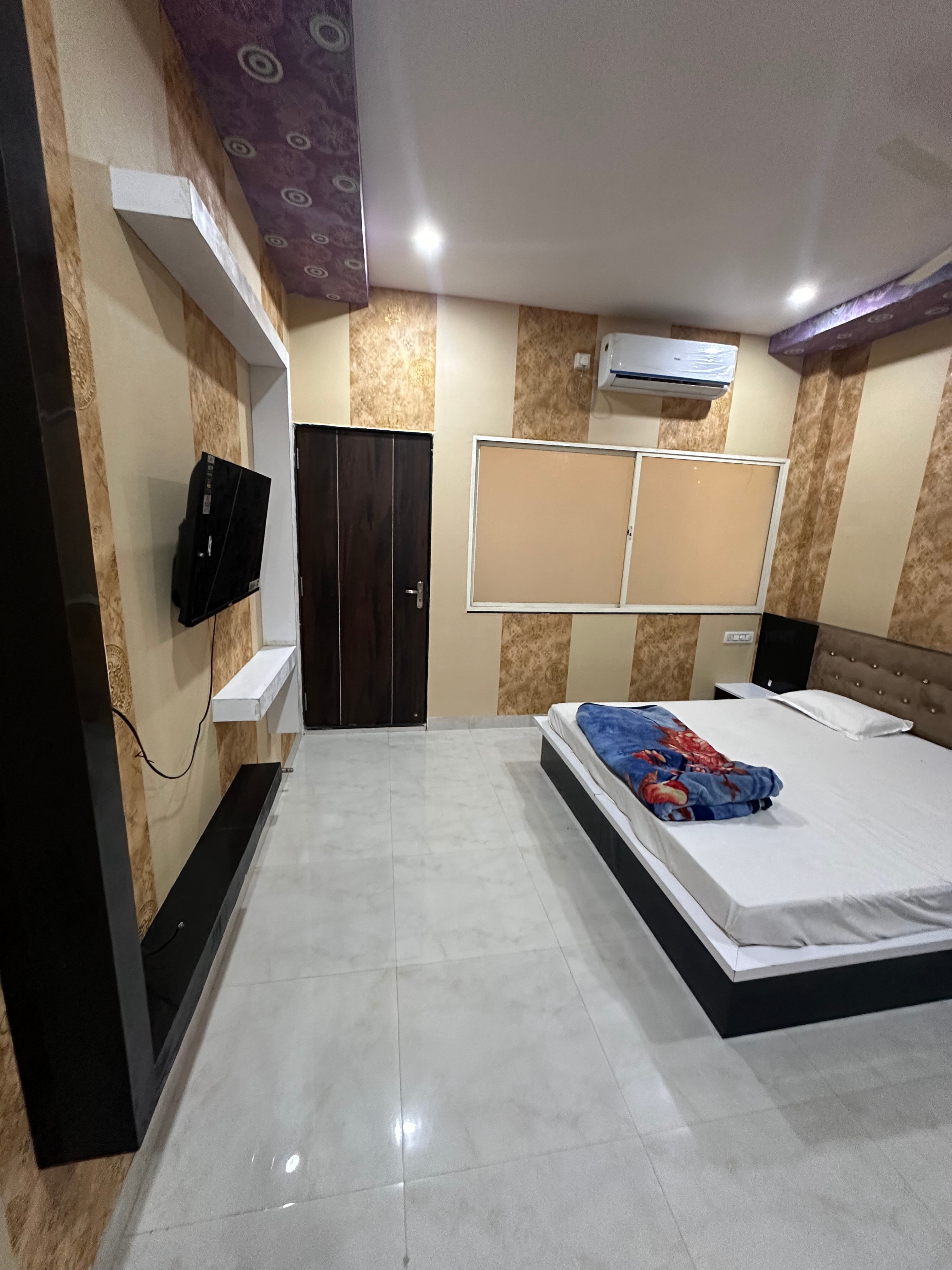 SDF HOTEL AND HOME STAY - Tap to explore photos