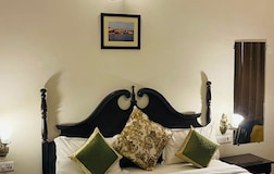 Deluxe Comfort Room