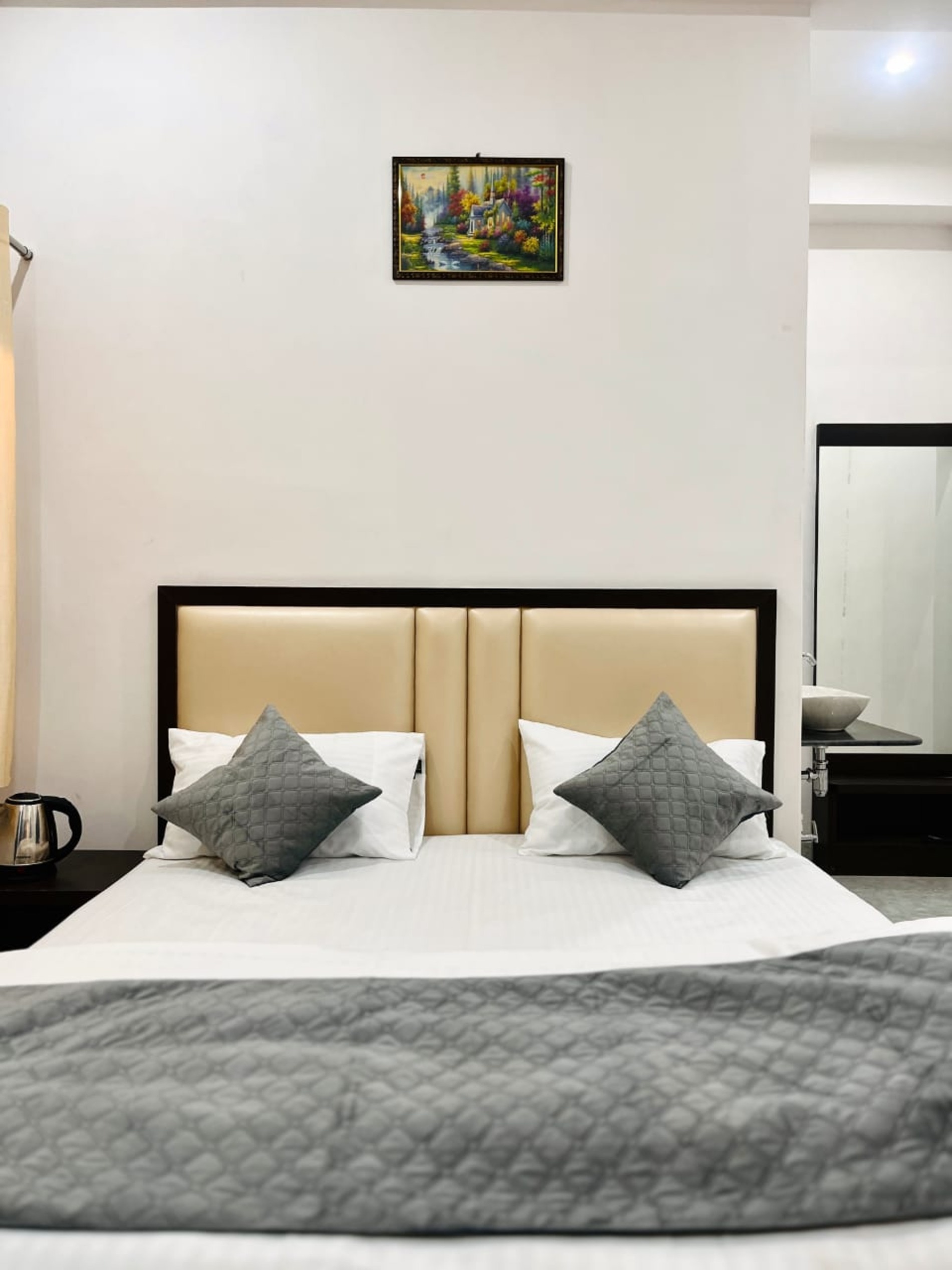 Dhaneshwari | Entire 5BHK Luxury Stay Near Kashi Vishwanath - Tap to explore photos