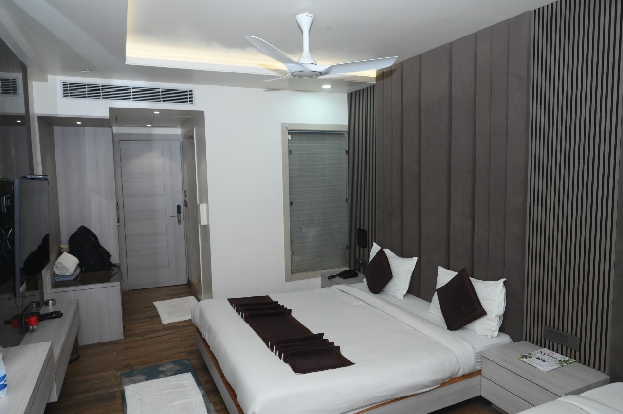 Hotel Ramaye - Tap to explore photos