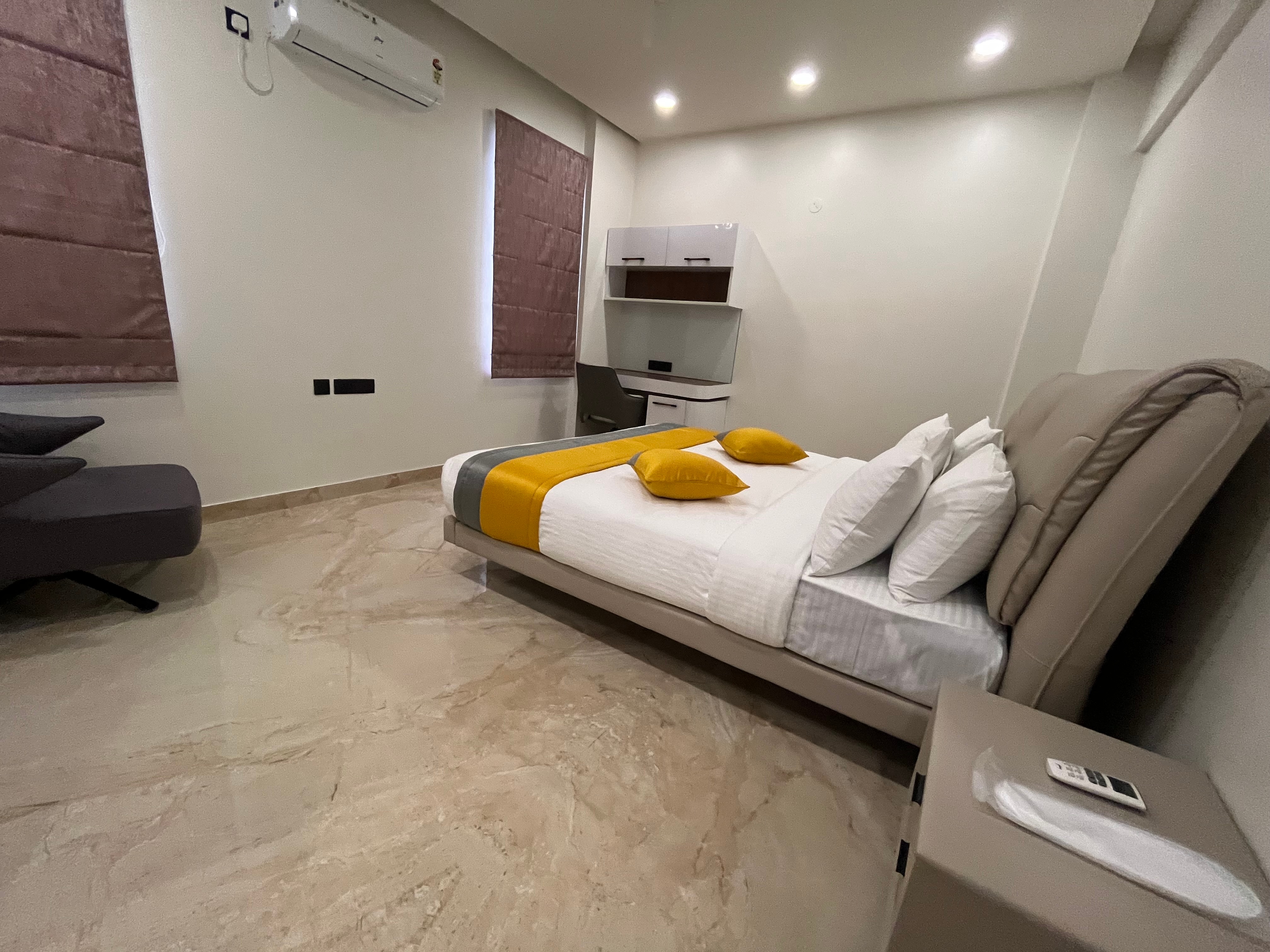 Two Bedroom Flat walkable from ITC Infotech in Cooke Town - Tap to explore photos
