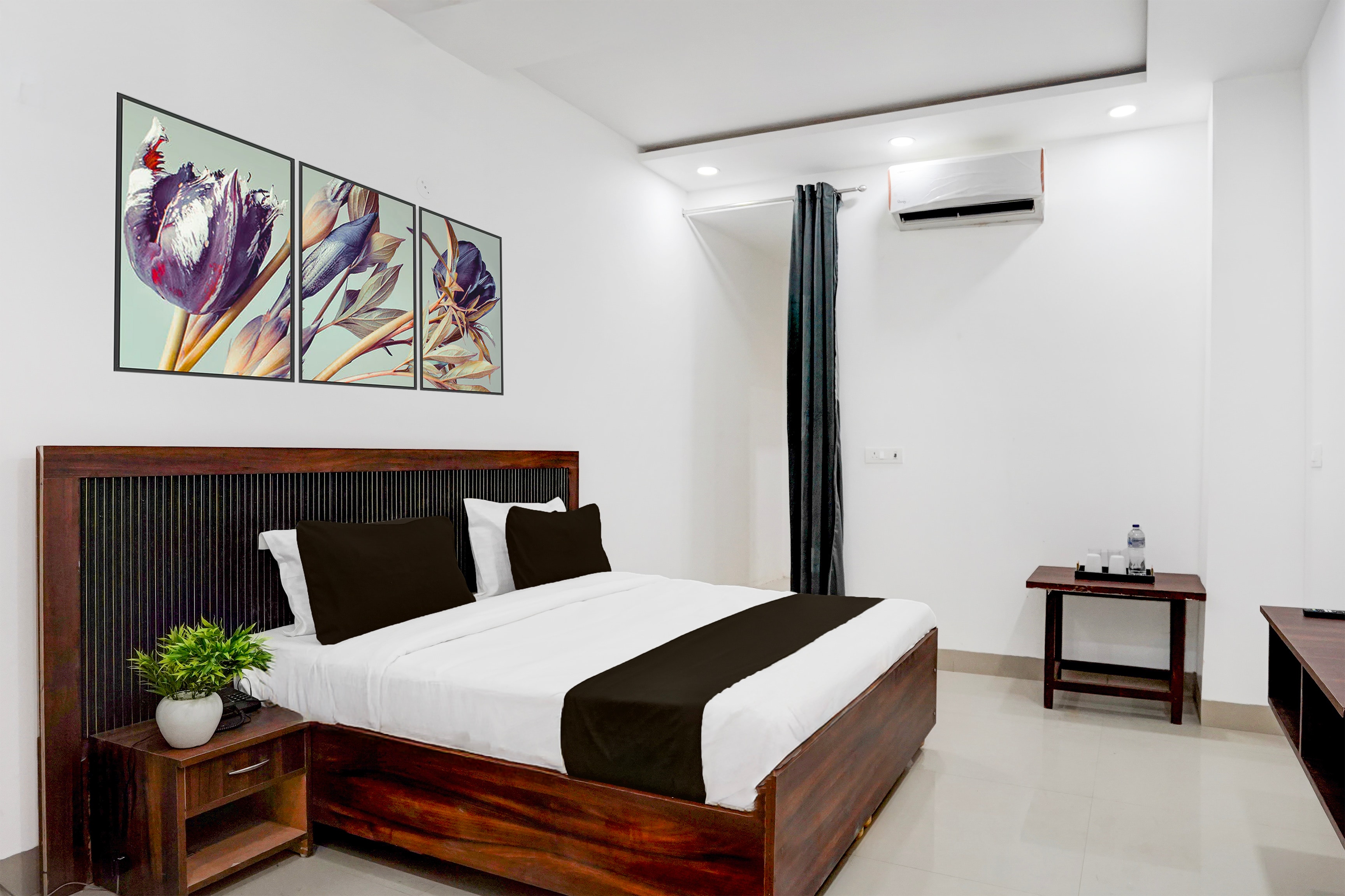 Super Hotel O Bhangel Dadri Road Noida - Tap to explore photos