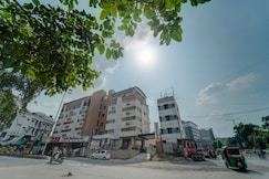 Hotel Raajpath, Karjan