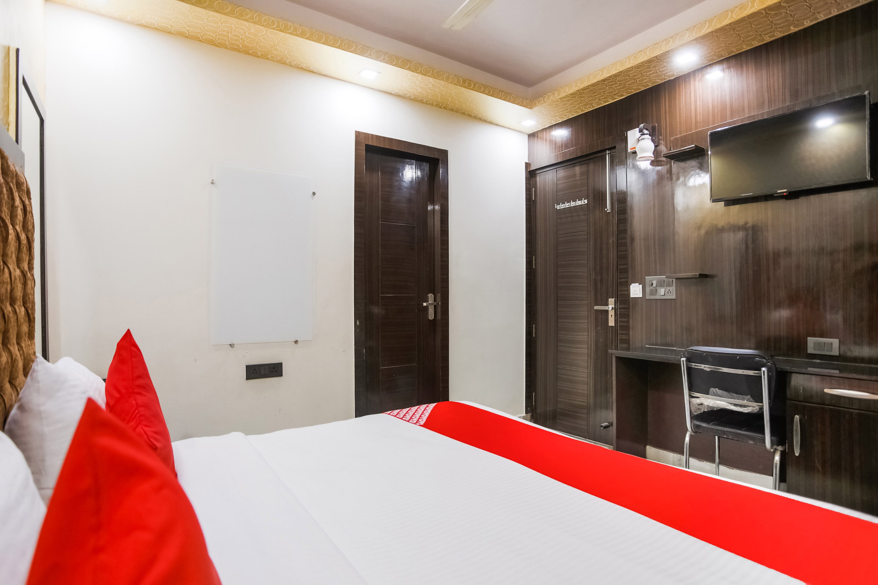 Hotel O NP INTERNATIONAL AND ACCOMMODATION - Tap to explore photos