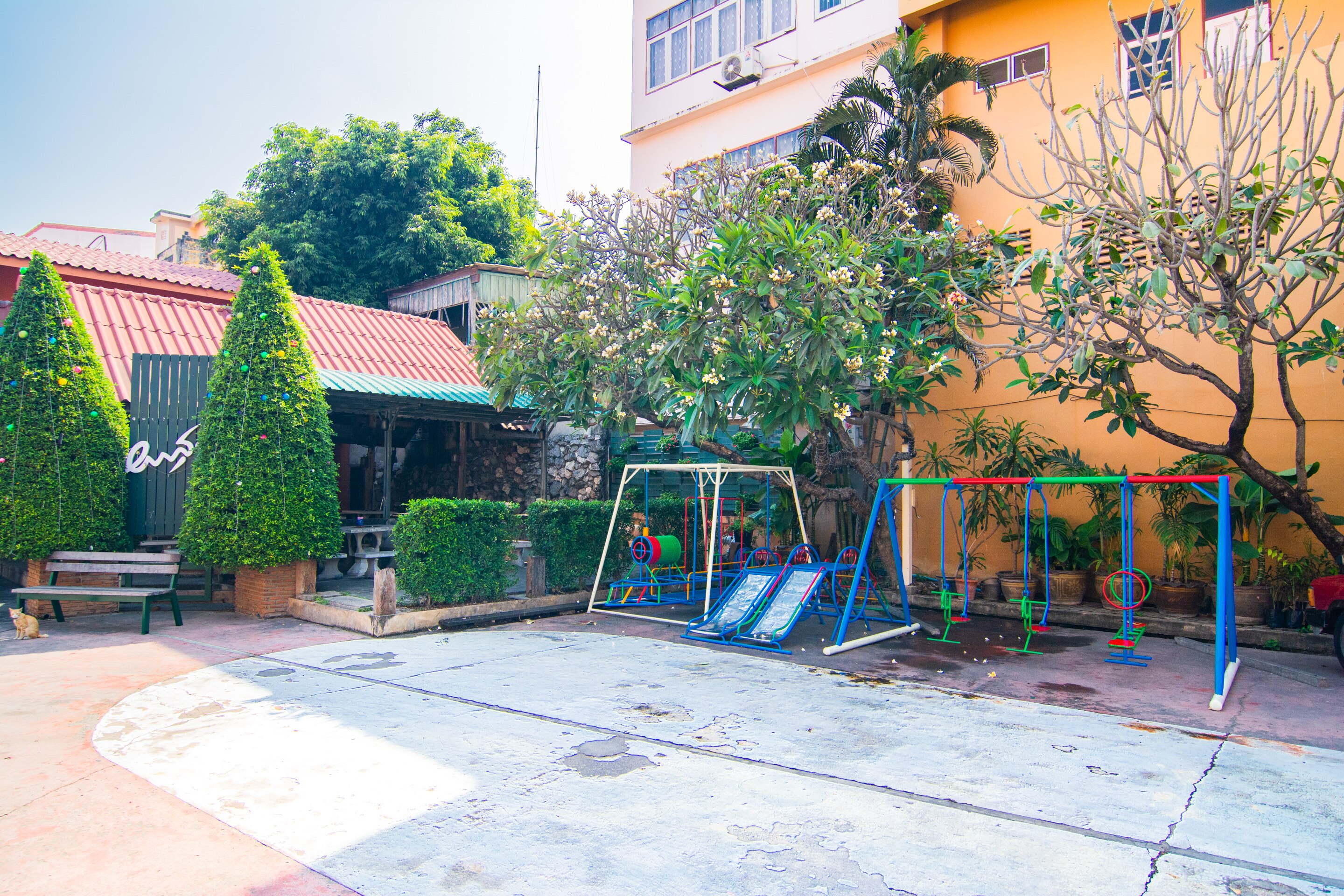 OYO 534 Phasuk Hotel - Tap to explore photos