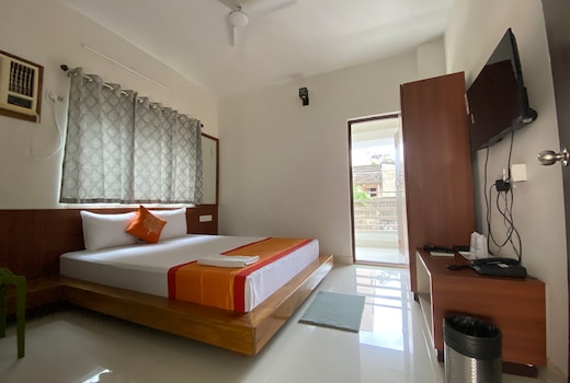 Lake Land Guest House | Rooms & Caretaker