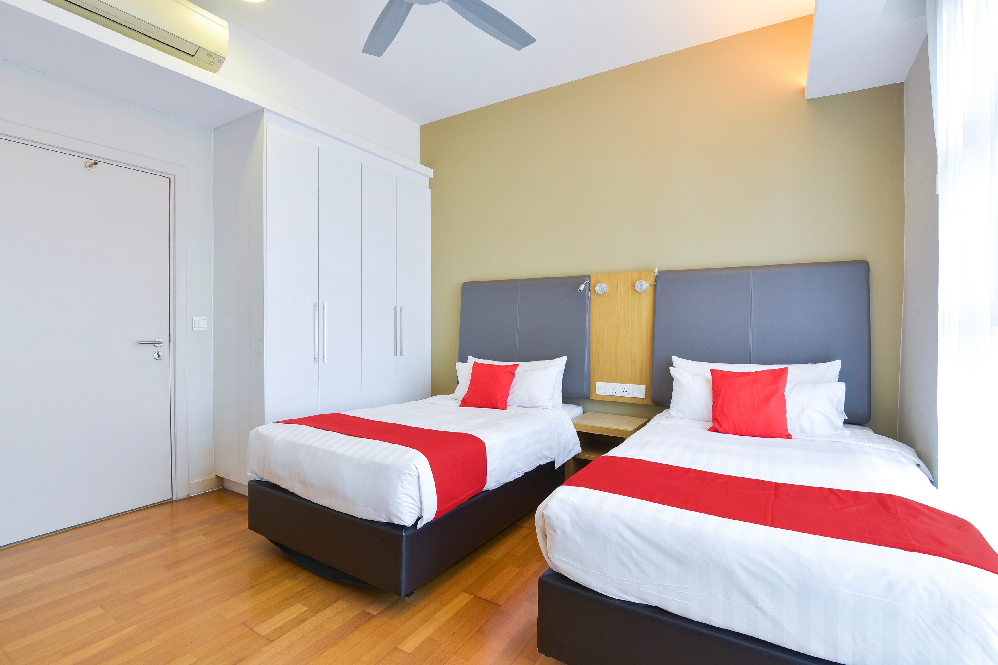 Sunday Hotel Near Petronas Twin Tower Formerly Suasana Suites - Tap to explore photos