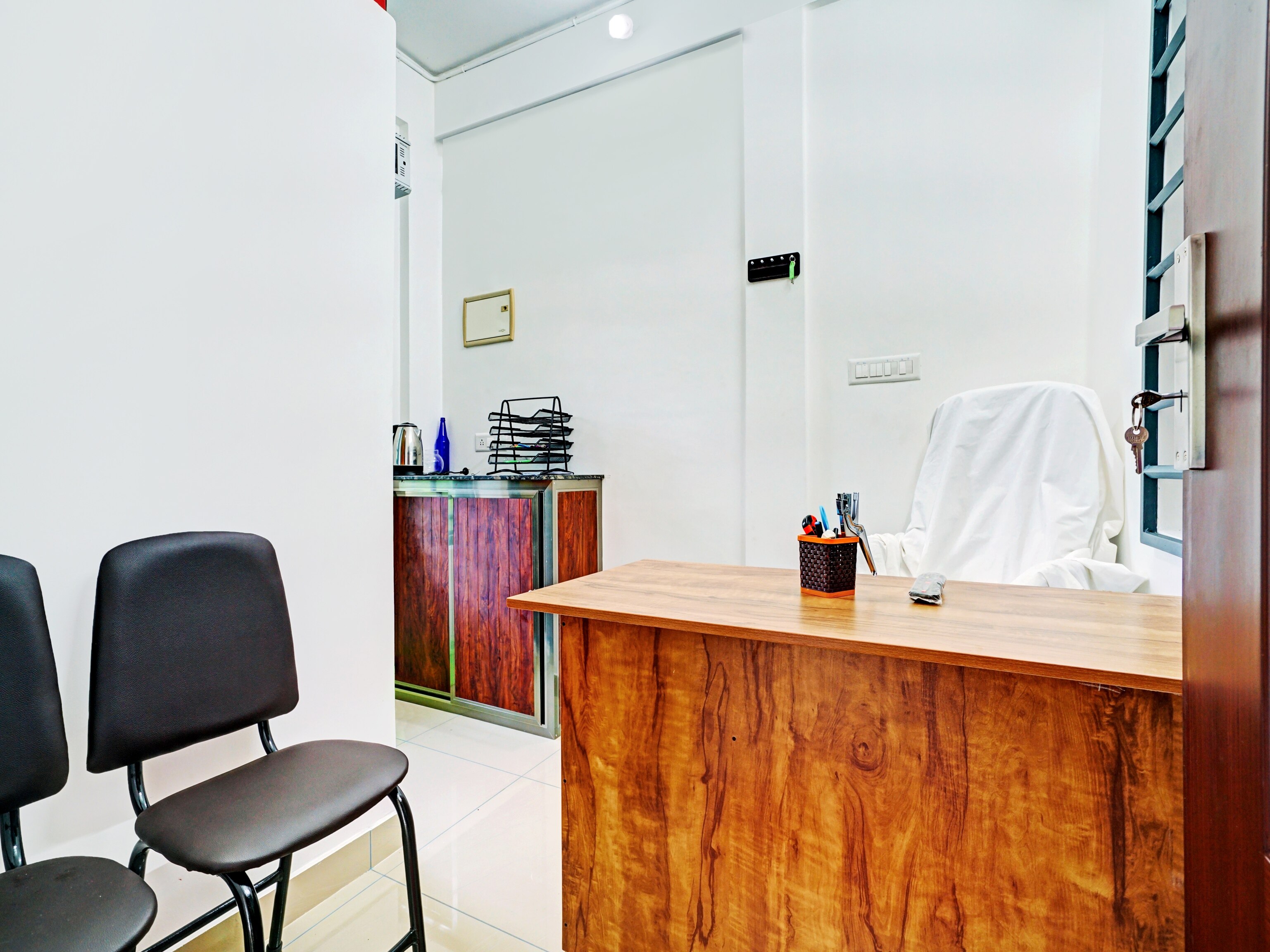 Nirupama Hotel Aluva 700 Mtr From Aluva Railway st - Tap to explore photos