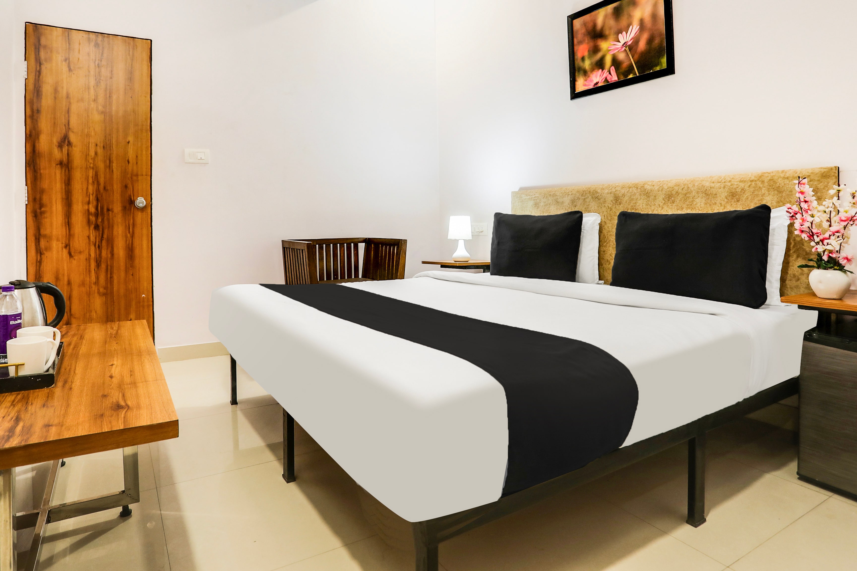 Super Hotel O Pardi Near Kalamna Market - Tap to explore photos