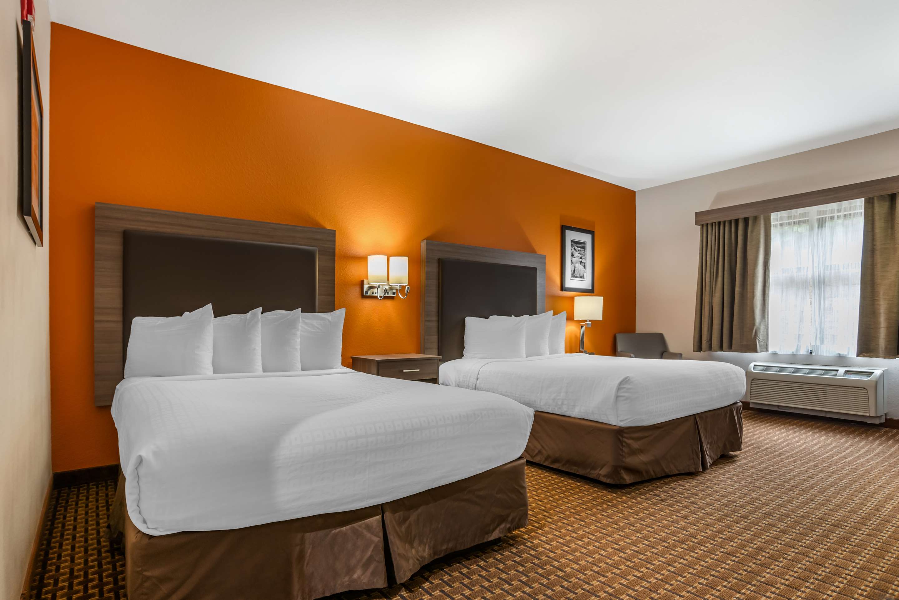 Best Western Plus Circle Inn - Tap to explore photos